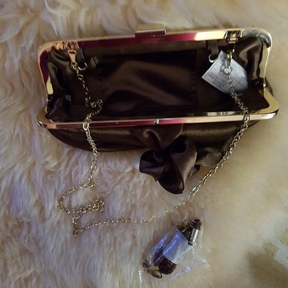 Clutch - Picture 2 of 2